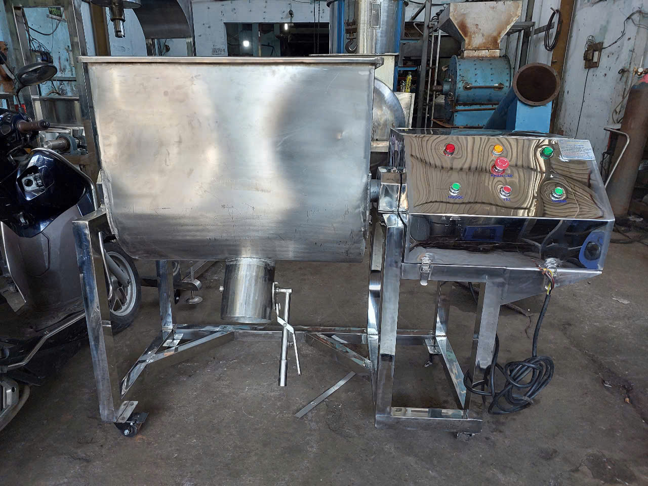 MÁY TRỘN CHỬ U 50KG/MẺ